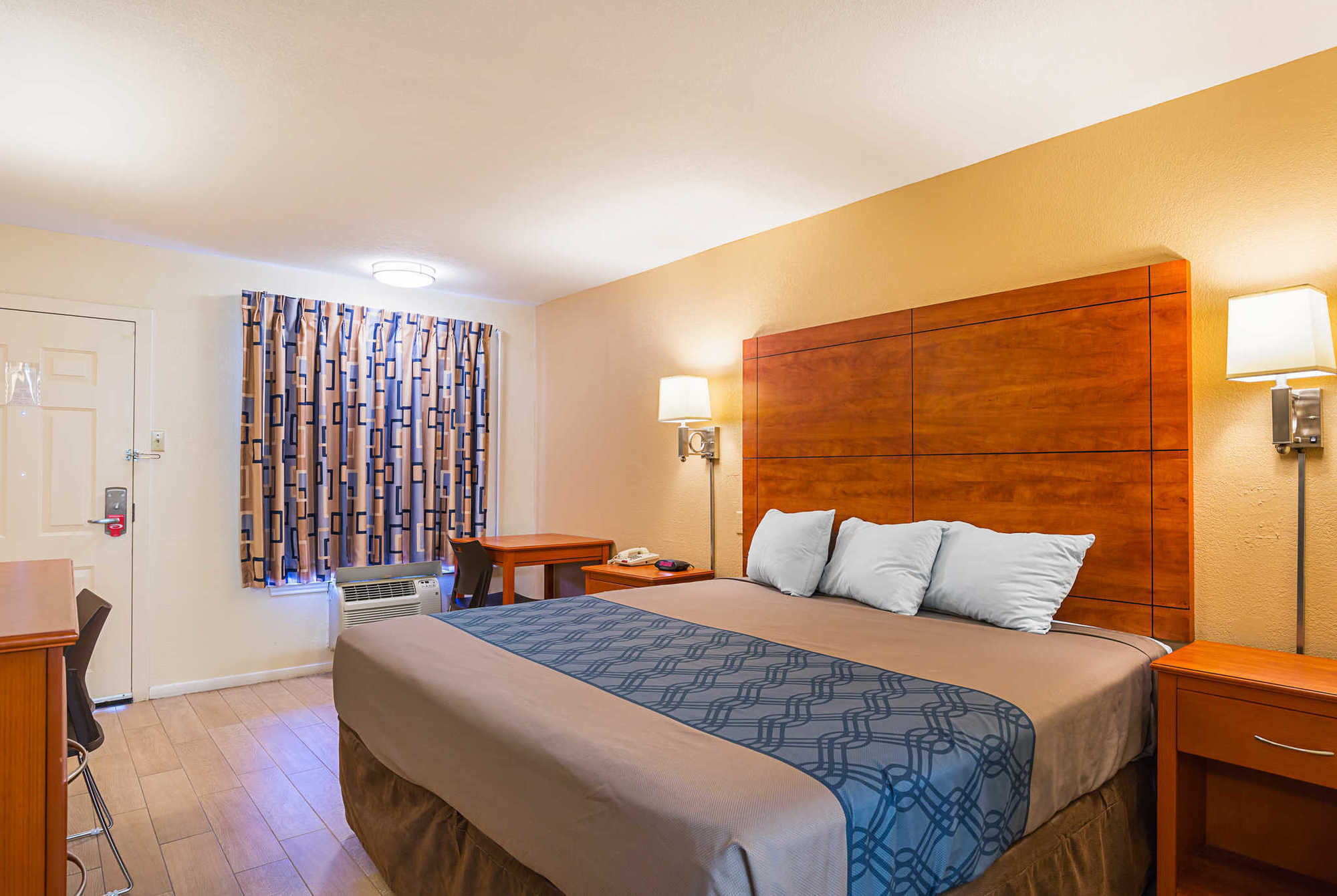 Econo Lodge Huntsville- University Area 객실 사진